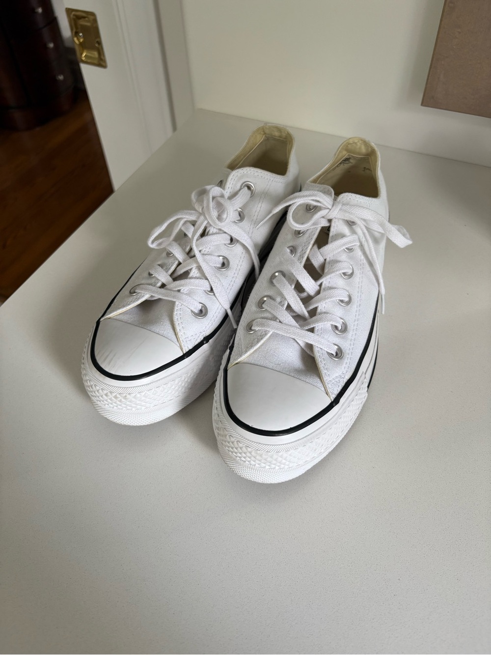 WOMEN'S CHUCK TAYLOR LIFT PLATFORM SNEAKERS IN WHITE